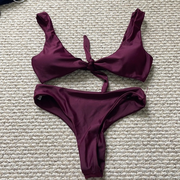 Maroon bikini - Picture 1 of 1
